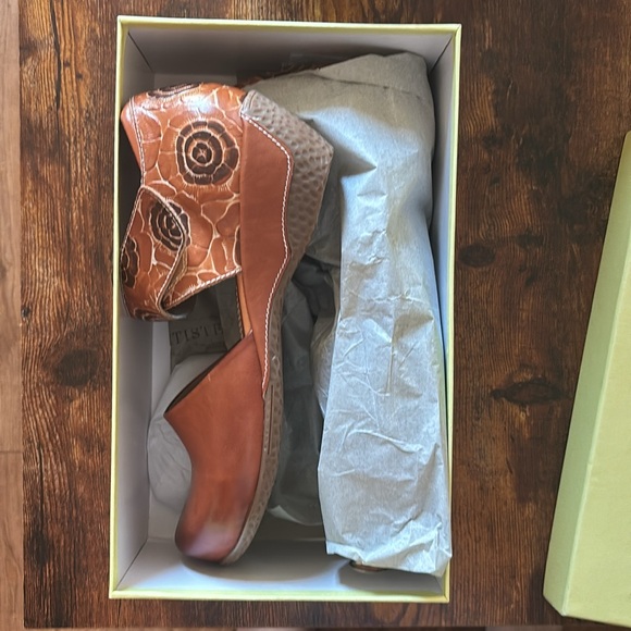 L'Artiste By Spring Step Gloss-Pansy Women's Leather wedge shoe - Picture 4 of 5